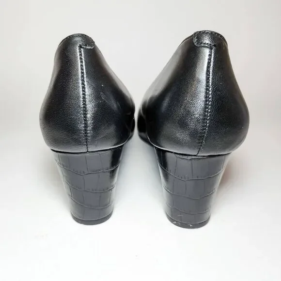 Vionic Black Wedges - Picture 4 of 7